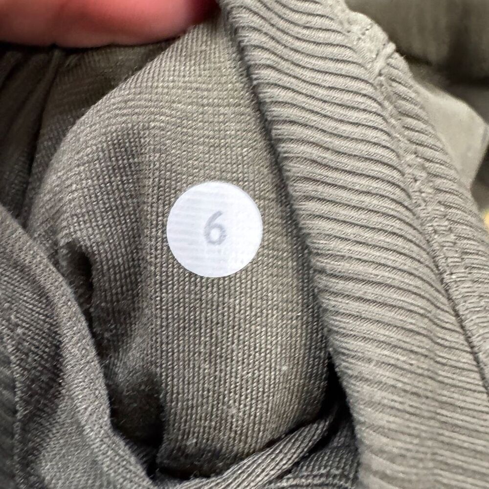 Lululemon in flux lined dance studio jacket in gator green size 6 - Picture 7 of 7